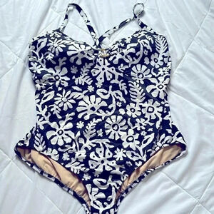 Lands Wnd black and white floral one piece swimsuit gold accent size 26w